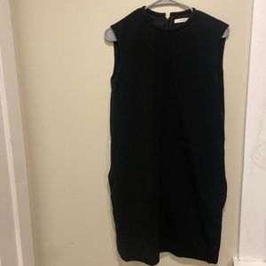 Black Knee length Dress- business or business casual. Has pockets!